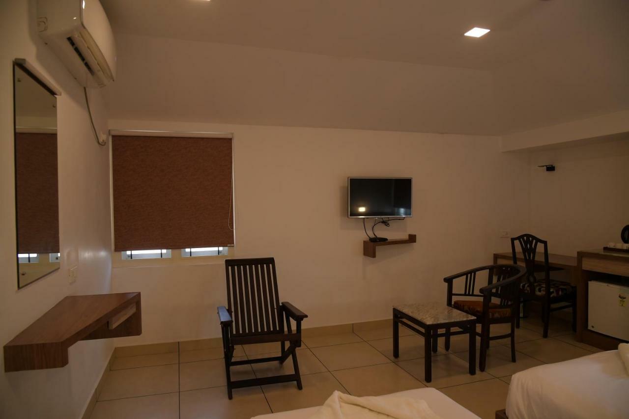 Ramas Garden Bed & Breakfast Thiruvananthapuram Bagian luar foto